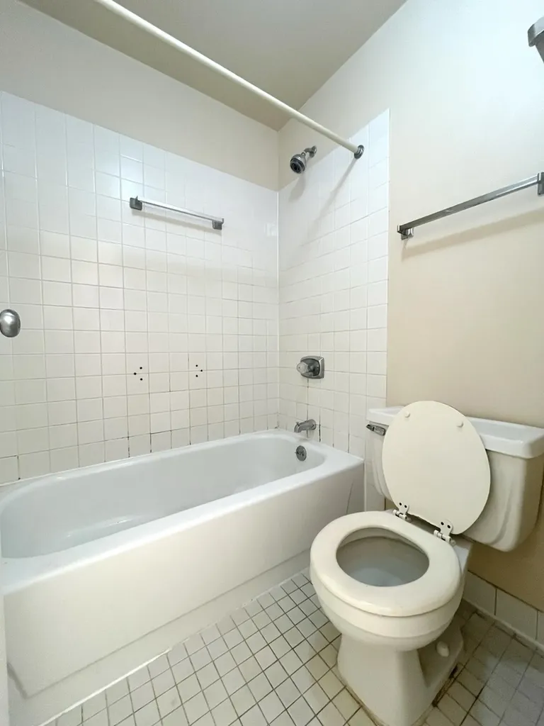 5320 North Sheridan Road Chicago IL 60640