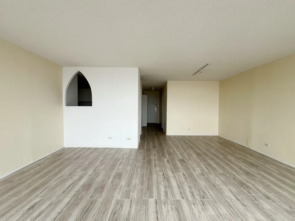 5320 North Sheridan Road Chicago IL 60640