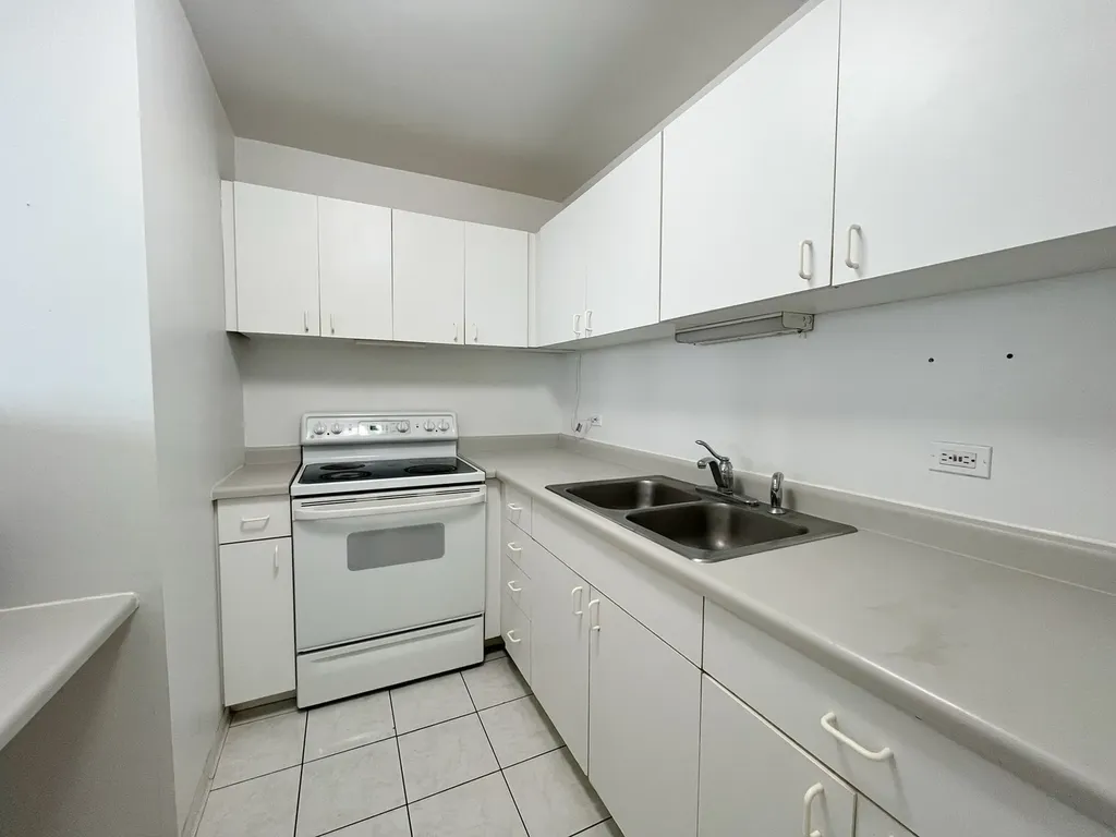 5320 North Sheridan Road Chicago IL 60640