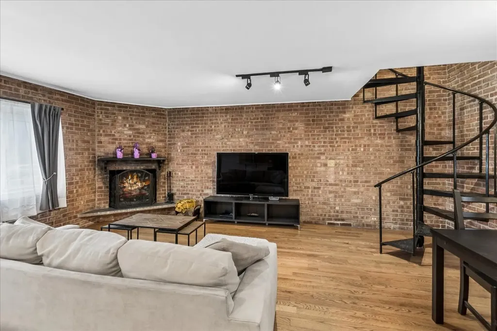 6118 North Hermitage Avenue Chicago IL 60660