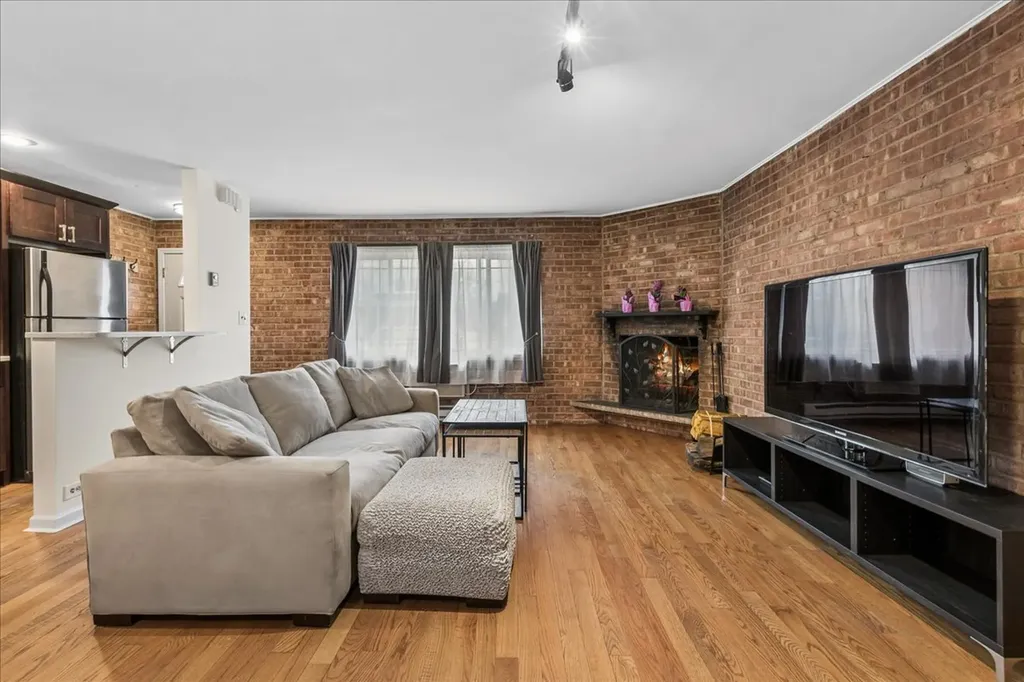 6118 North Hermitage Avenue Chicago IL 60660