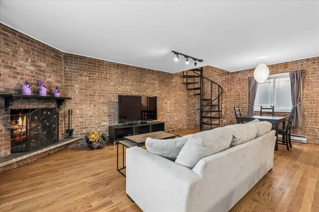 6118 North Hermitage Avenue Chicago IL 60660