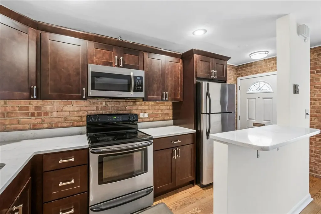 6118 North Hermitage Avenue Chicago IL 60660