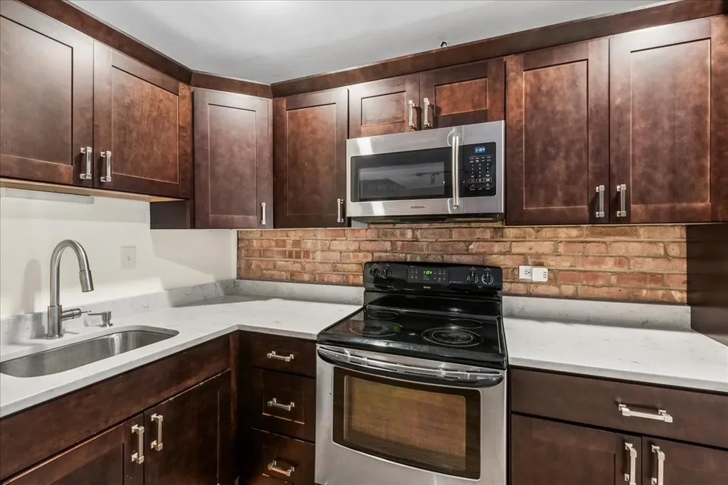 6118 North Hermitage Avenue Chicago IL 60660