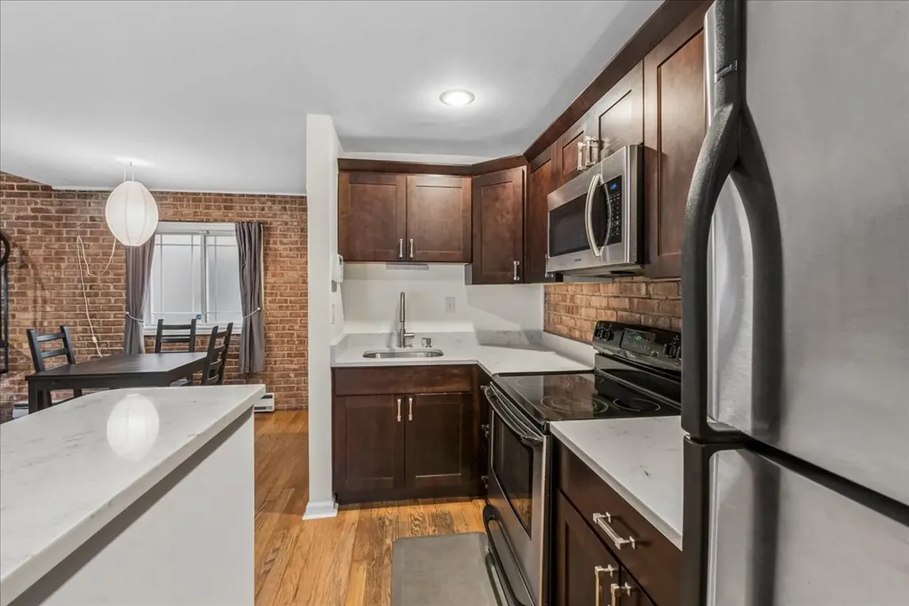 6118 North Hermitage Avenue Chicago IL 60660