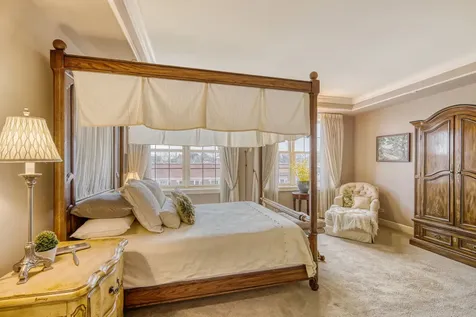 10 East Burlington Street Riverside IL 60546