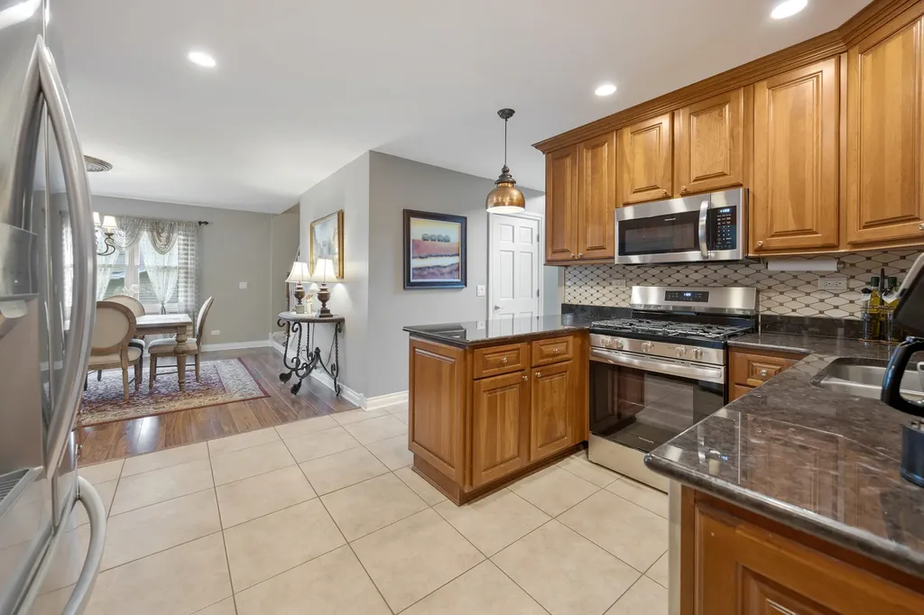 23w531 West Walnut Street Roselle IL 60172
