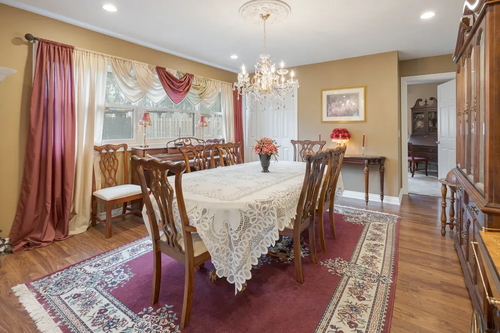 23w531 West Walnut Street Roselle IL 60172