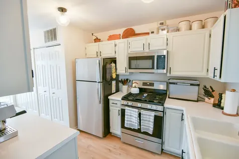 5690 Delaware Avenue Gurnee IL 60031