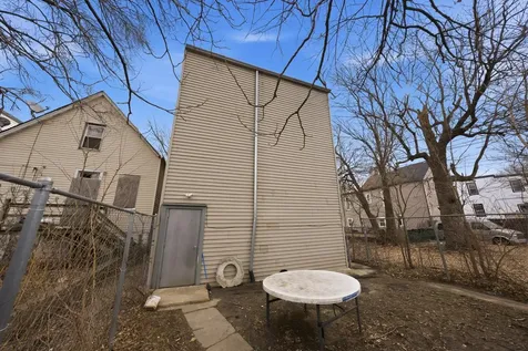 7242 South May Street Chicago IL 60621