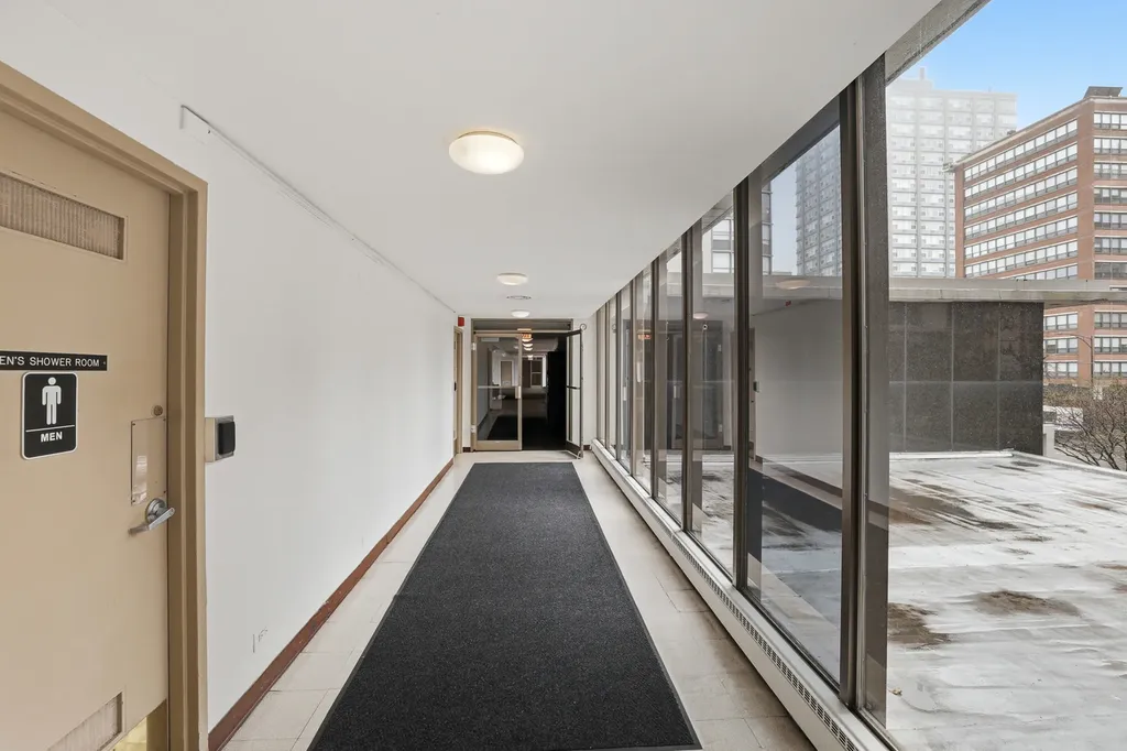 5701 North Sheridan Road Chicago IL 60660