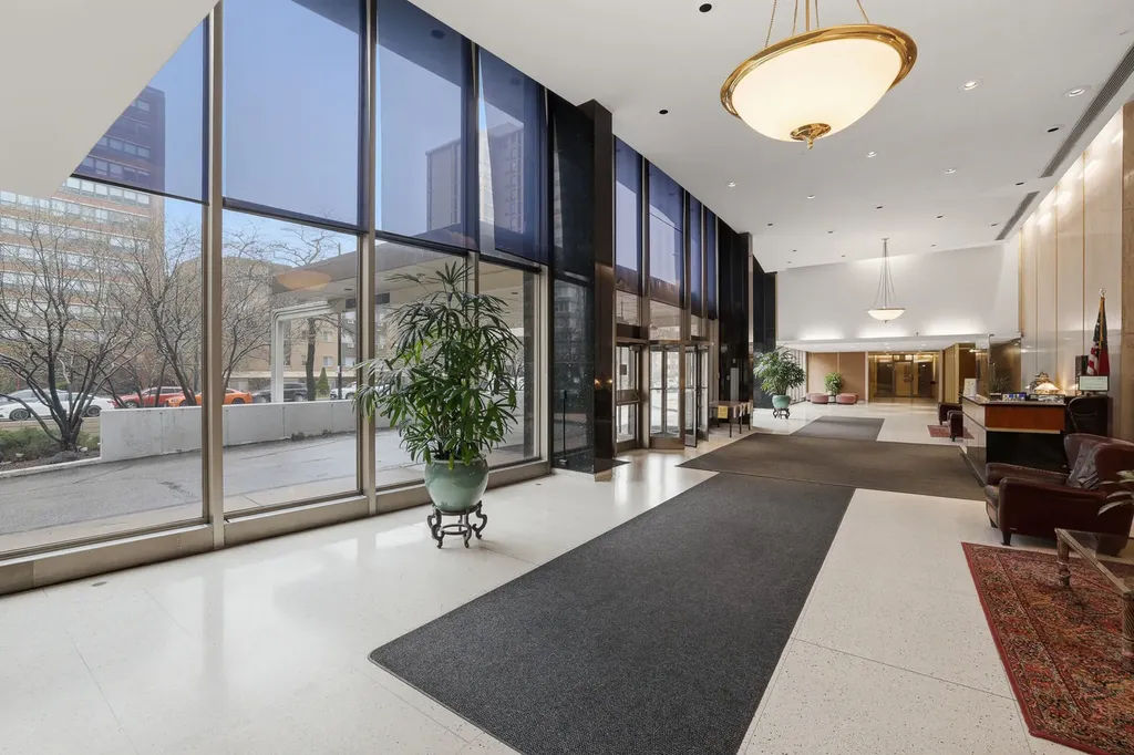 5701 North Sheridan Road Chicago IL 60660