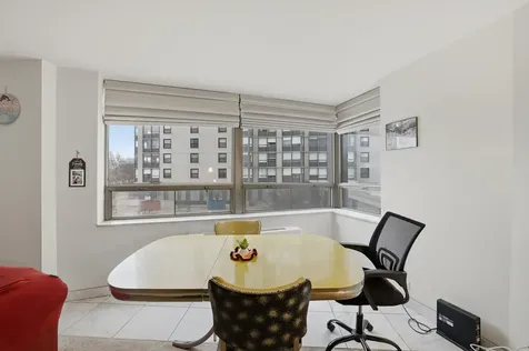 5701 North Sheridan Road Chicago IL 60660