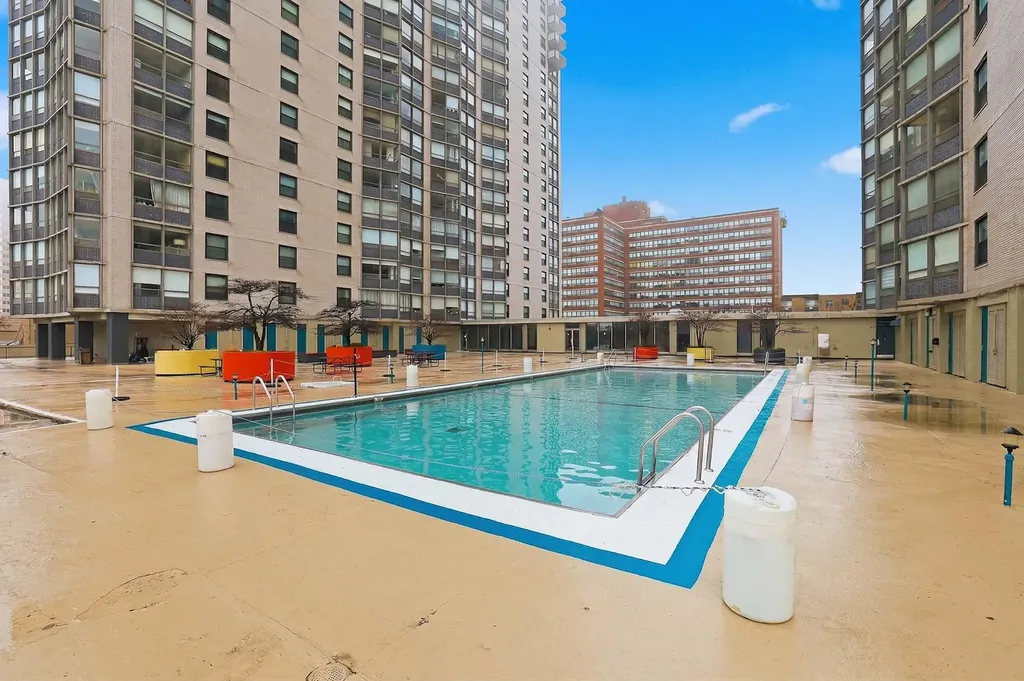 5701 North Sheridan Road Chicago IL 60660