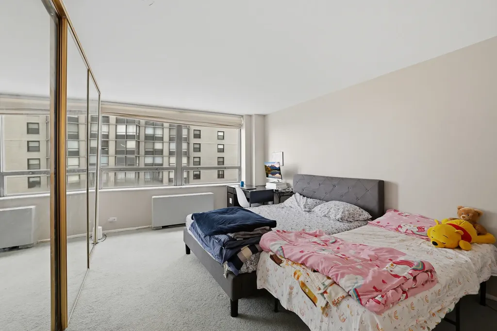 5701 North Sheridan Road Chicago IL 60660