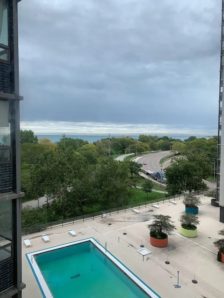 5701 North Sheridan Road Chicago IL 60660