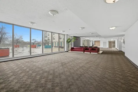 5701 North Sheridan Road Chicago IL 60660
