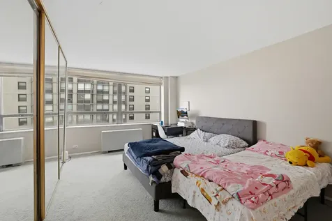 5701 North Sheridan Road Chicago IL 60660