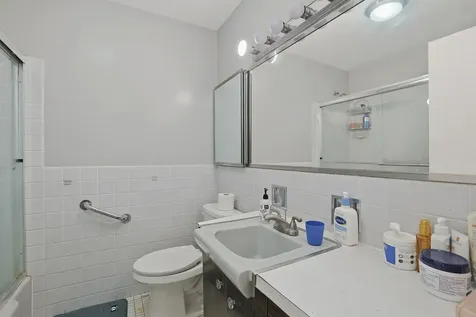 5701 North Sheridan Road Chicago IL 60660