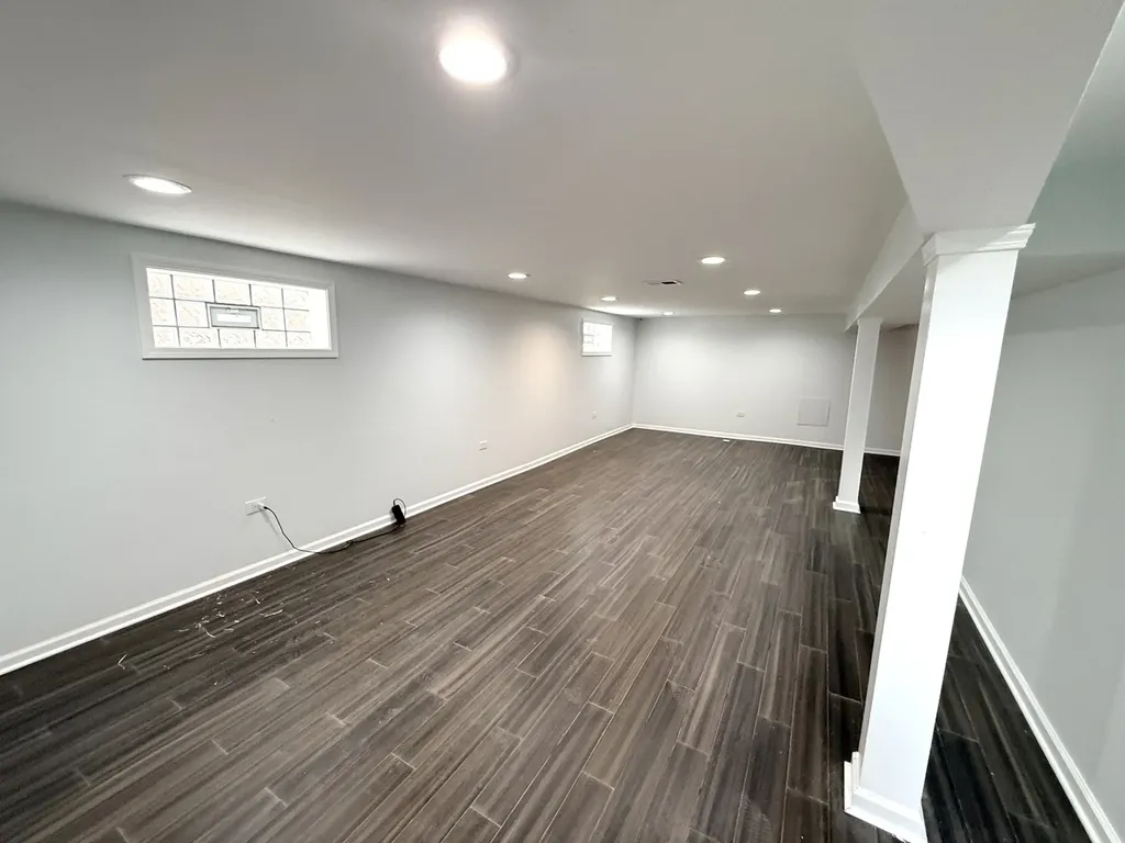 7805 South Homan Avenue Chicago IL 60652