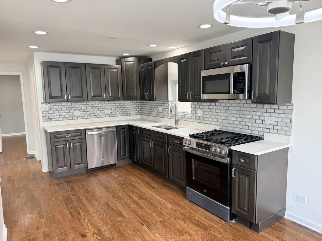 7805 South Homan Avenue Chicago IL 60652