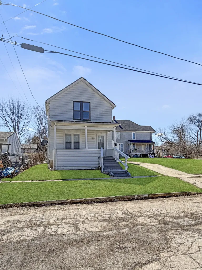407 East Winneshiek Street Freeport IL 61032