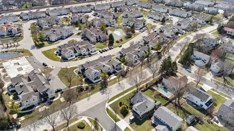 371 Le Parc Circle Buffalo Grove IL 60089