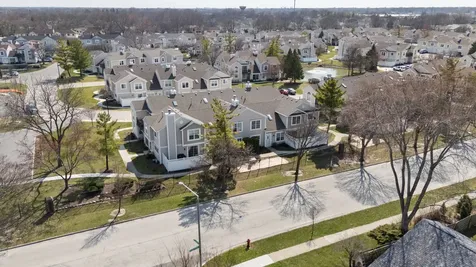 371 Le Parc Circle Buffalo Grove IL 60089