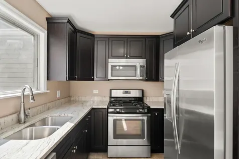 371 Le Parc Circle Buffalo Grove IL 60089