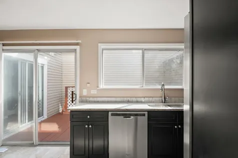 371 Le Parc Circle Buffalo Grove IL 60089