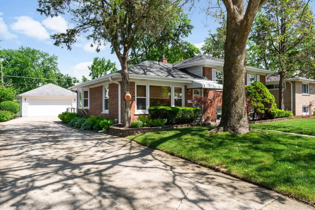 913 South Mitchell Avenue Elmhurst IL 60126