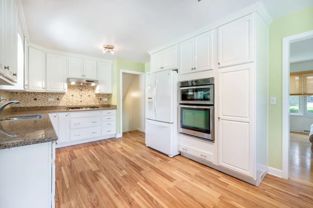 913 South Mitchell Avenue Elmhurst IL 60126