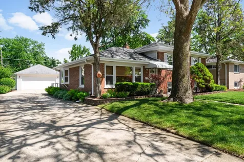 913 South Mitchell Avenue Elmhurst IL 60126
