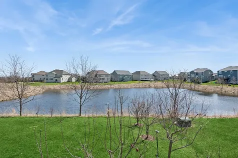 24 Beverly Lane Hawthorn Woods IL 60047