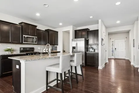 24 Beverly Lane Hawthorn Woods IL 60047