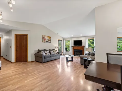 387 Elizabeth Drive Wood Dale IL 60191