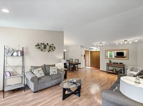 387 Elizabeth Drive Wood Dale IL 60191