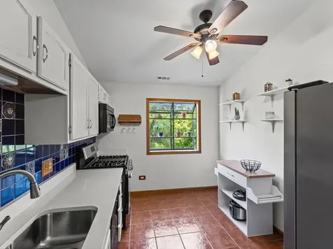387 Elizabeth Drive Wood Dale IL 60191