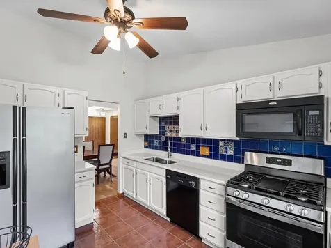 387 Elizabeth Drive Wood Dale IL 60191