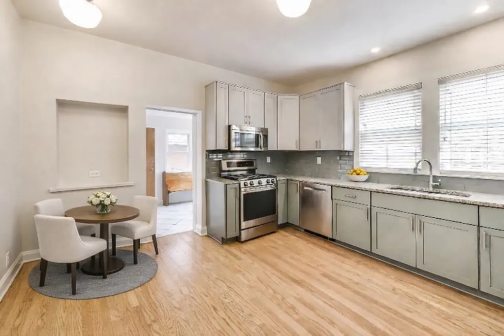 6503 North Maplewood Avenue Chicago IL 60645