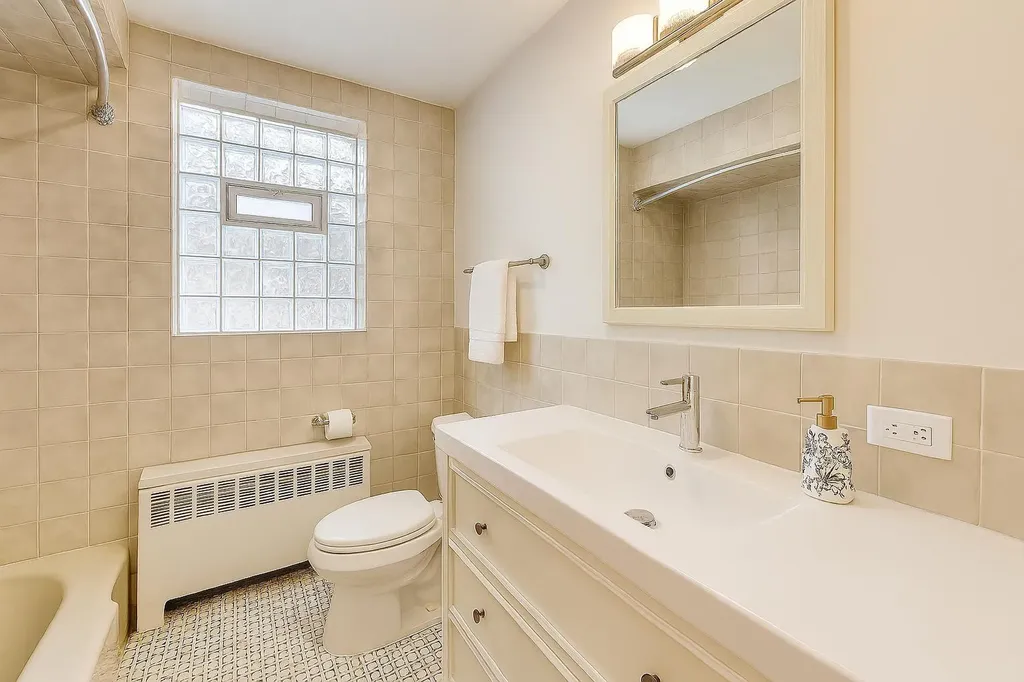 6503 North Maplewood Avenue Chicago IL 60645