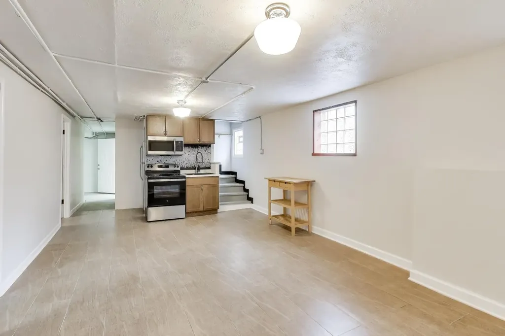 6503 North Maplewood Avenue Chicago IL 60645