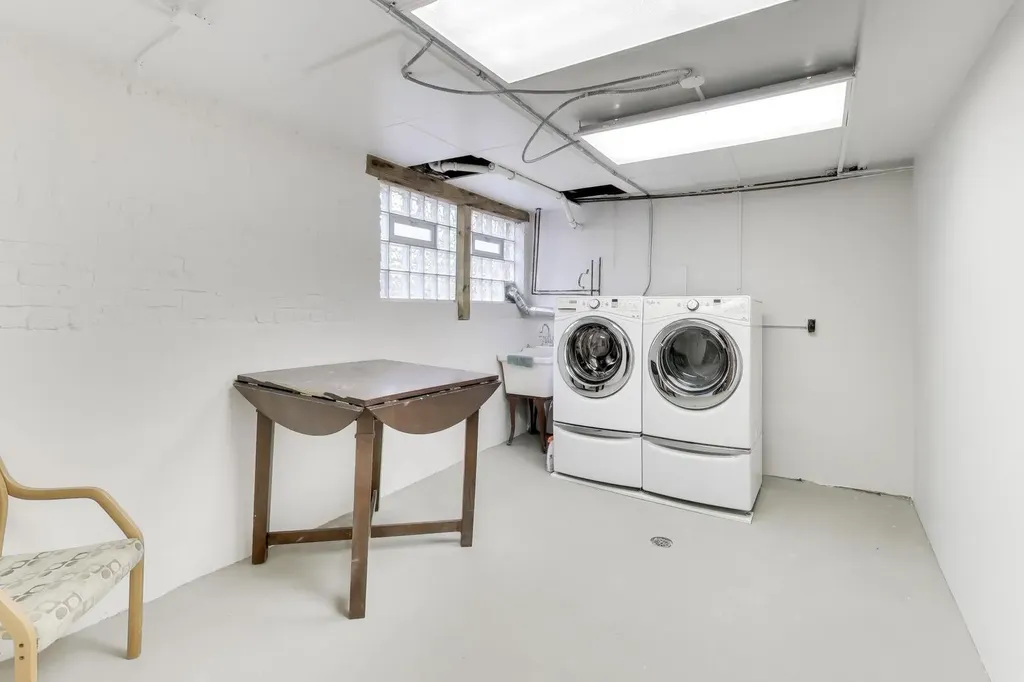 6503 North Maplewood Avenue Chicago IL 60645