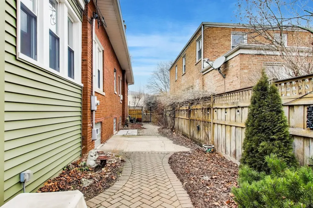 6503 North Maplewood Avenue Chicago IL 60645