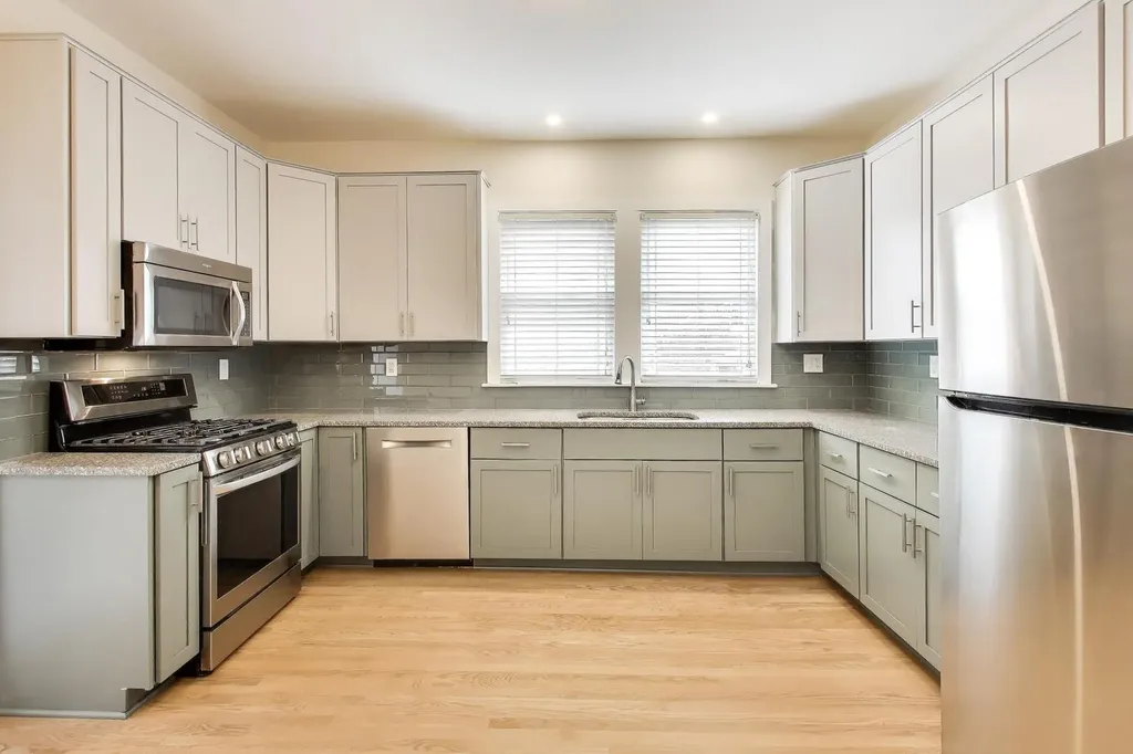 6503 North Maplewood Avenue Chicago IL 60645