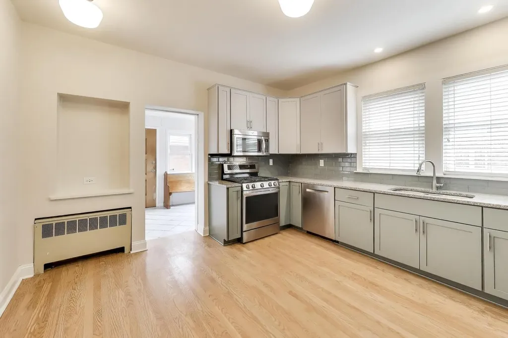 6503 North Maplewood Avenue Chicago IL 60645