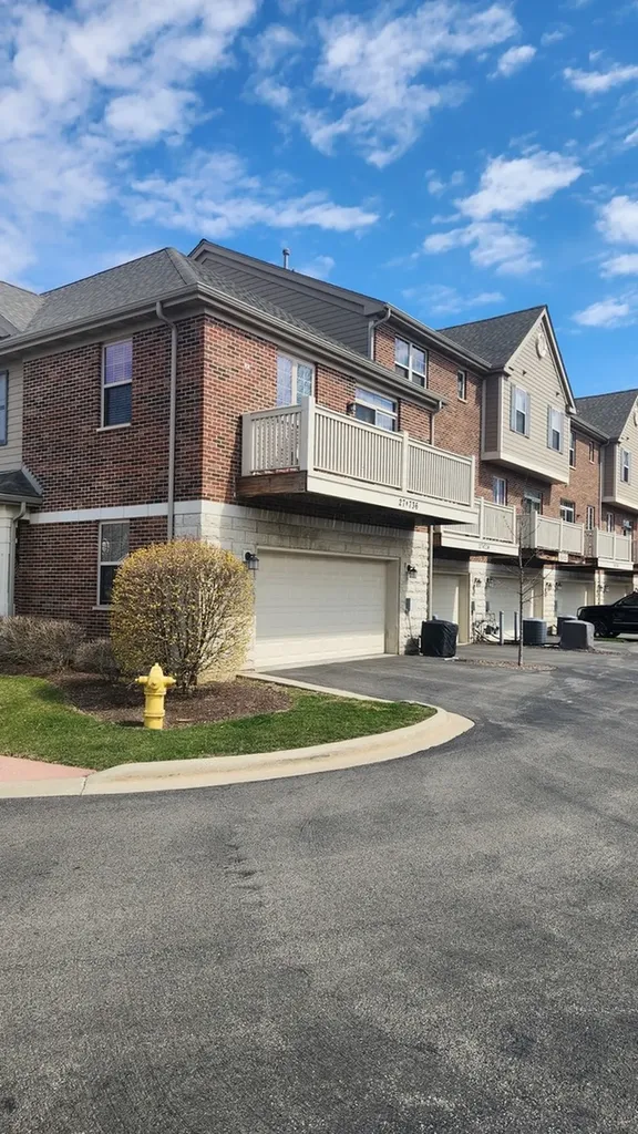 27W736 North Meadowview Drive Winfield IL 60190
