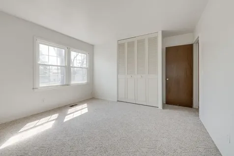 4 Barclay Court Montgomery IL 60538