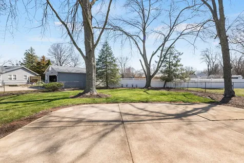 4 Barclay Court Montgomery IL 60538