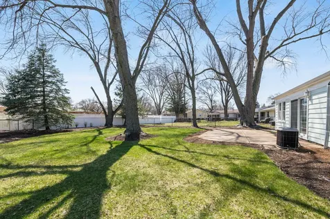4 Barclay Court Montgomery IL 60538